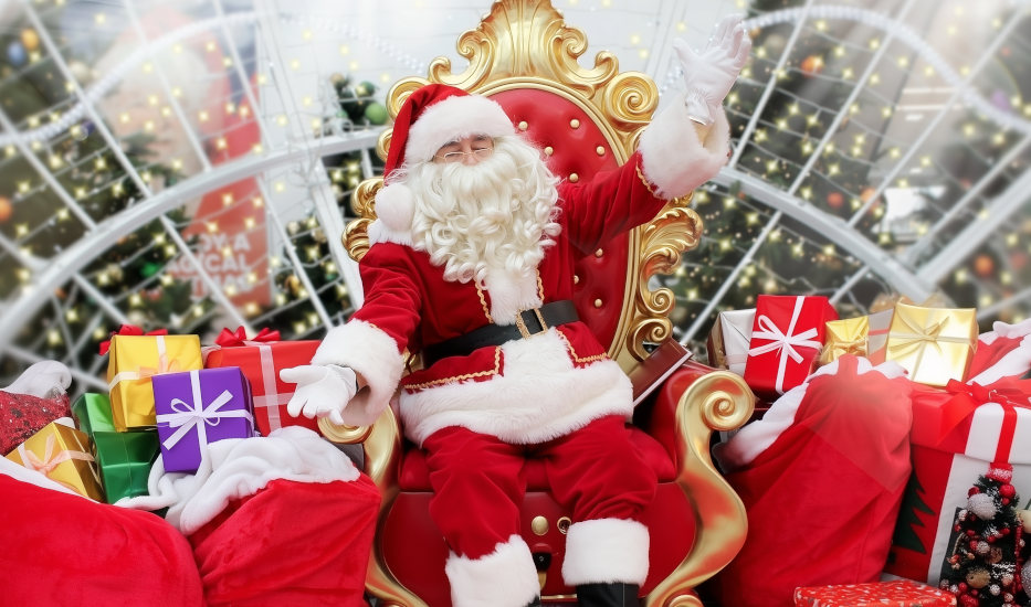 Santa on Throne Ready to meet Children 2