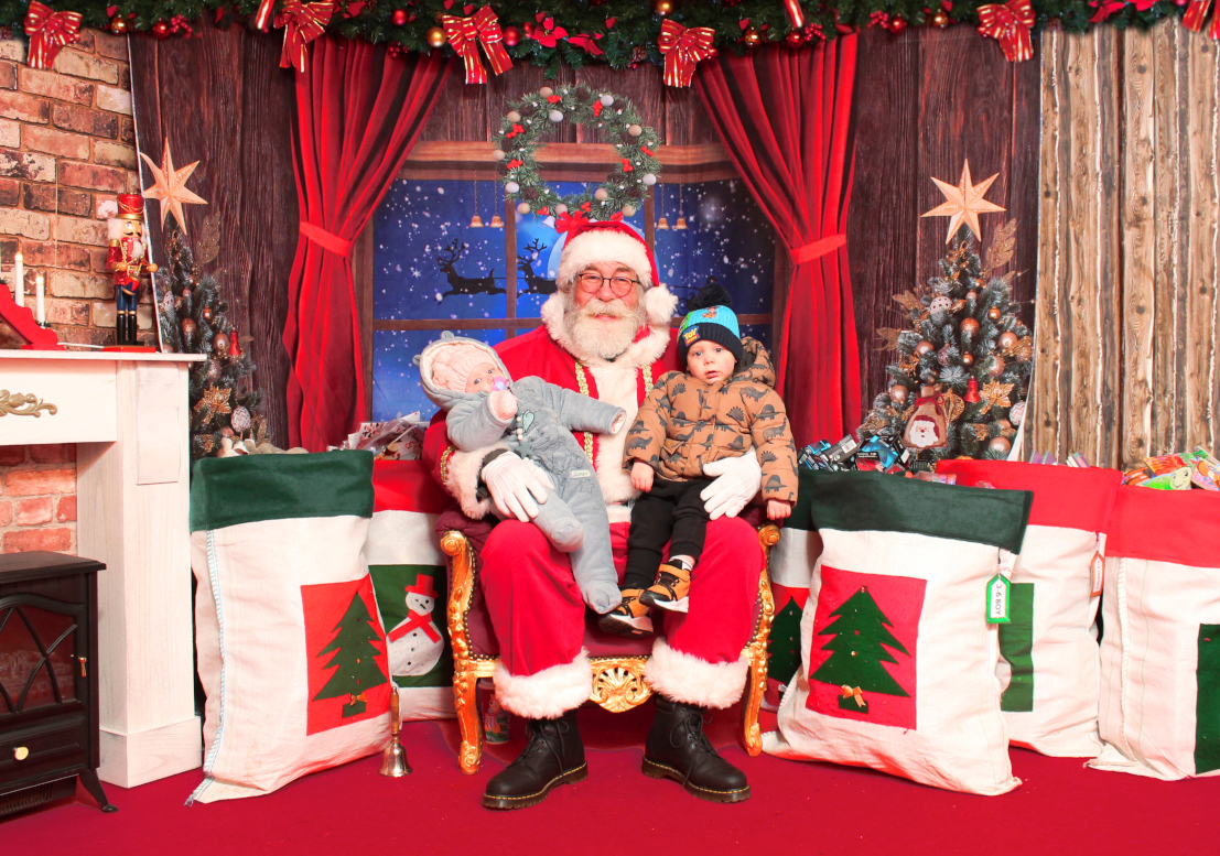 Outdoor Christmas Grotto - Santas Chamber 2