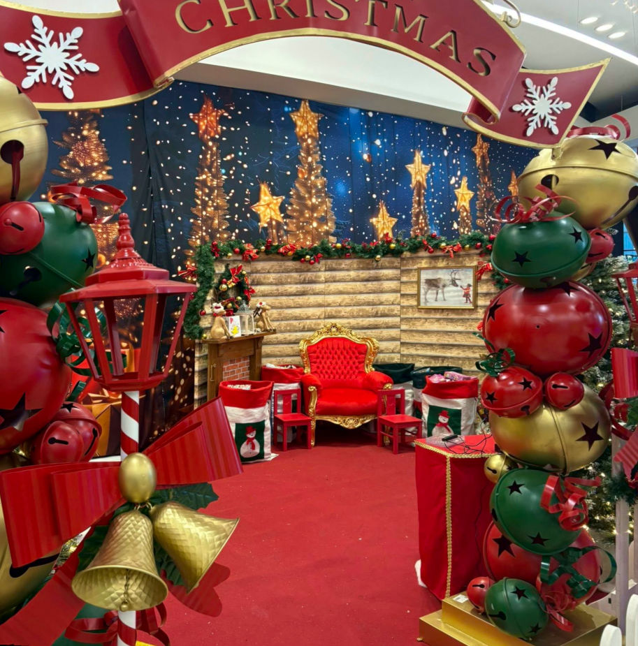 Christmas Grotto Installation Entrance Arch 01